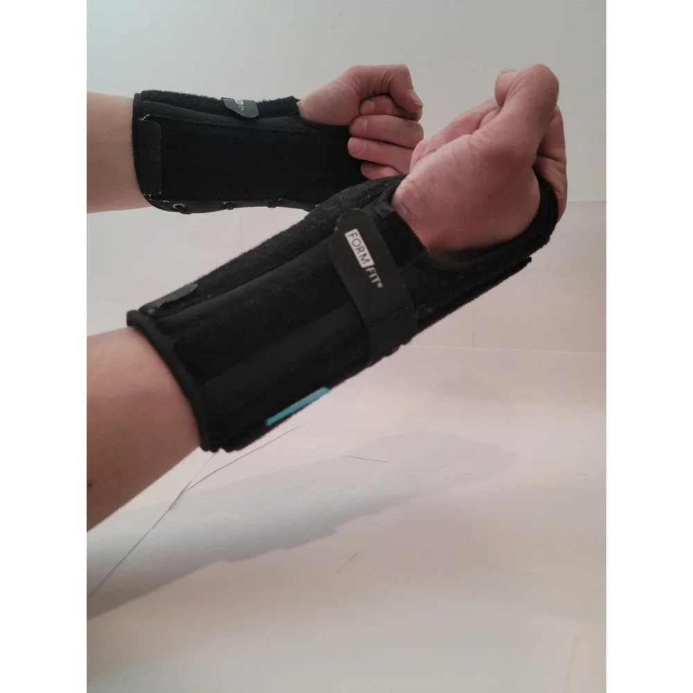 Ossur Formfit Wrist Brace Pair Universal Left Right Black 803 Support Splint